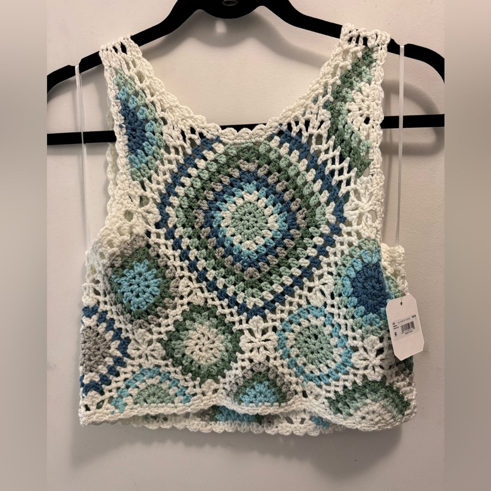 NWT. XS Crochet cropped tank- white, light and dark blue and green.